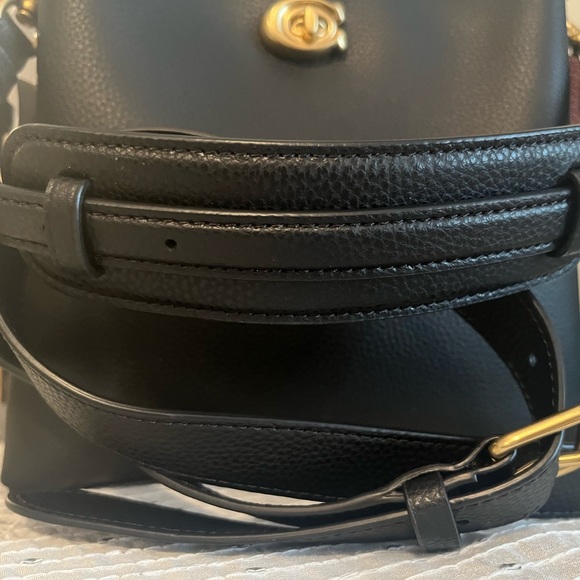 COACH Willow Soft Slouchy Bucket Bag Black NWT 2 detachable adjustable straps. - Picture 4 of 9